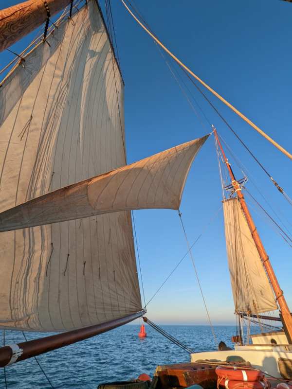 Tukker sails set