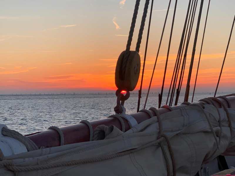 Tukker entering port sunset